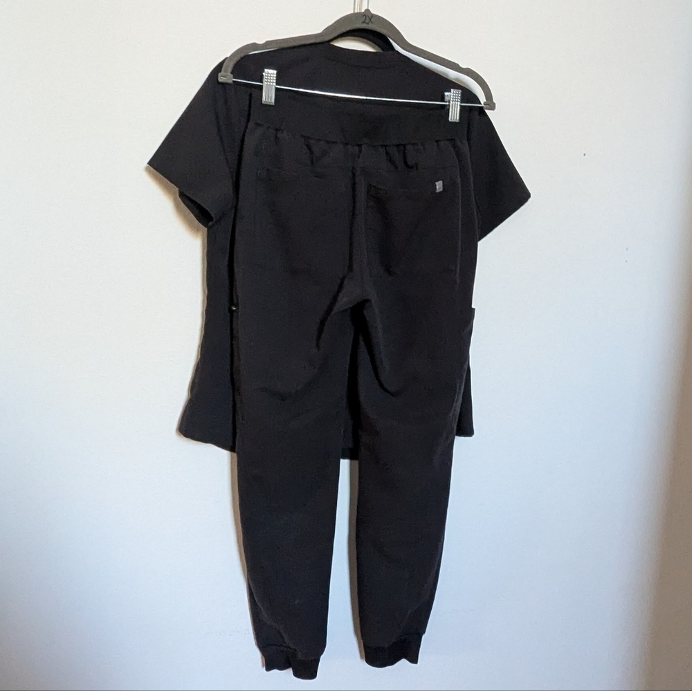 Fabletics Scrub Set | Small - Picture 7 of 16